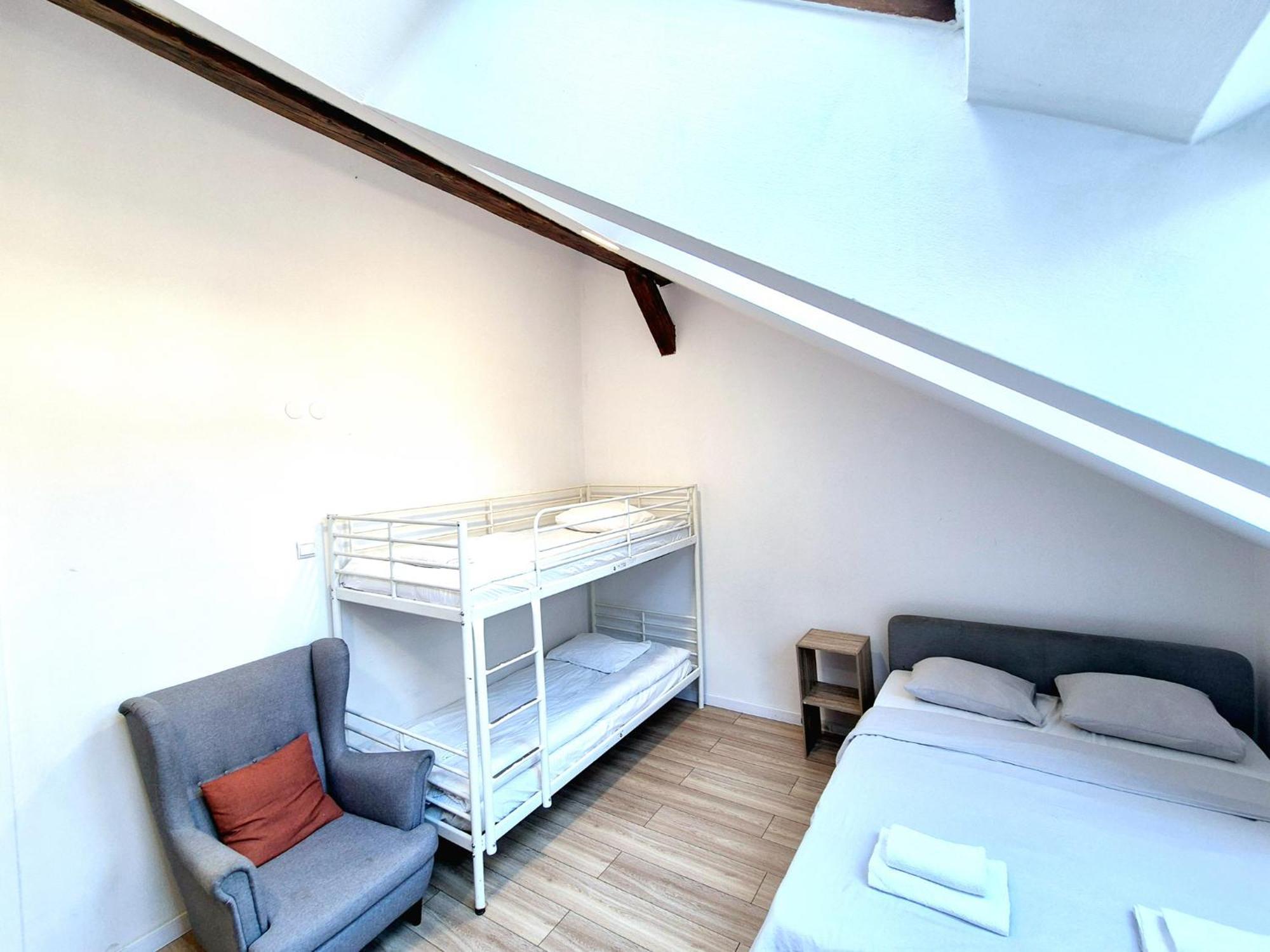 Pini Hostel - Przytulne Pokoje W Centrum Krakowa Luaran gambar